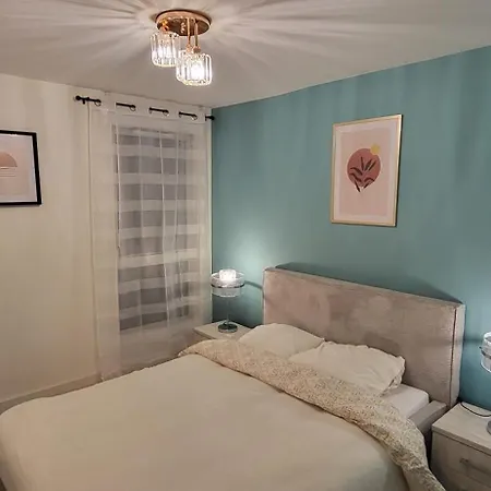 Standing Apartament Lille